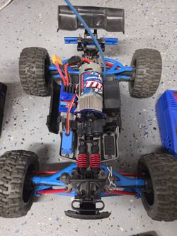 Traxxas e revo mini
