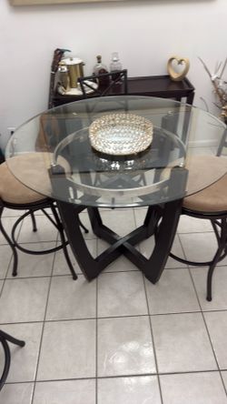 Dining room table