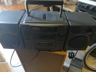 Vintage Magnavox Boom Box Radio CD Cassette Player Works good $30 Firm