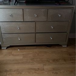 Dresser Serious Inquiries ONLY