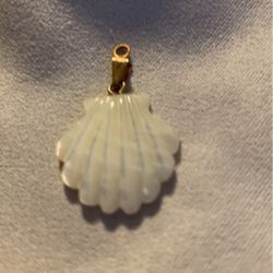 Mother Of Pearl Pendent Shell