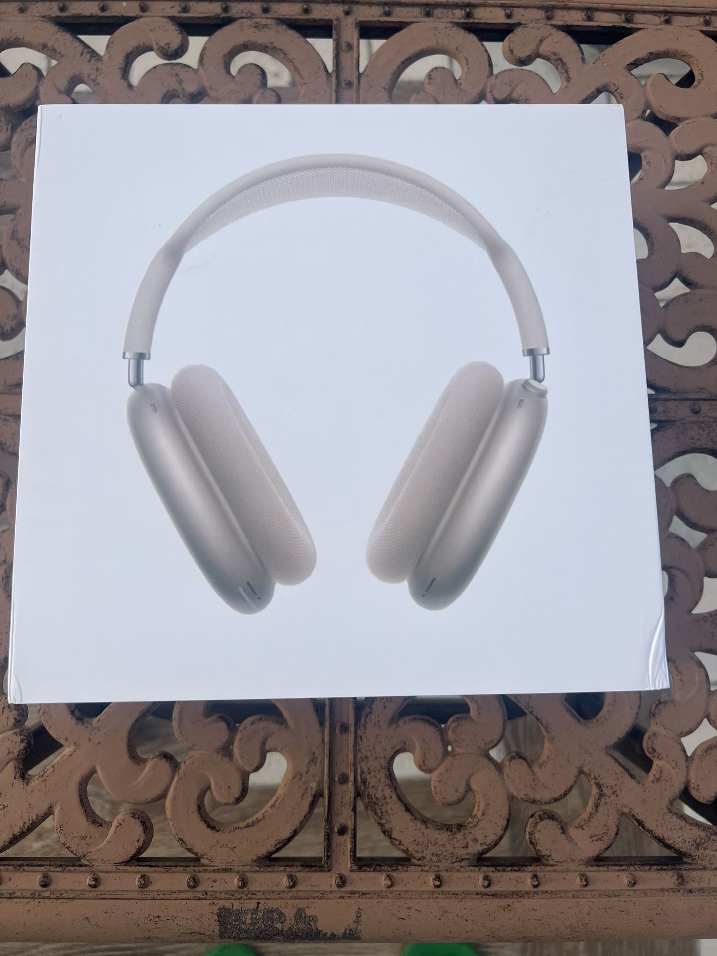 Apple AirPods Max - Starlight Silver With Active Noise Cancellation