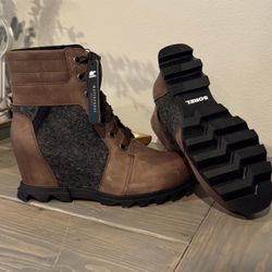 Sorel Lexie Wedge boots 11 NWT