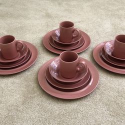 19 Piece Signature Housewares Pink Dishes 