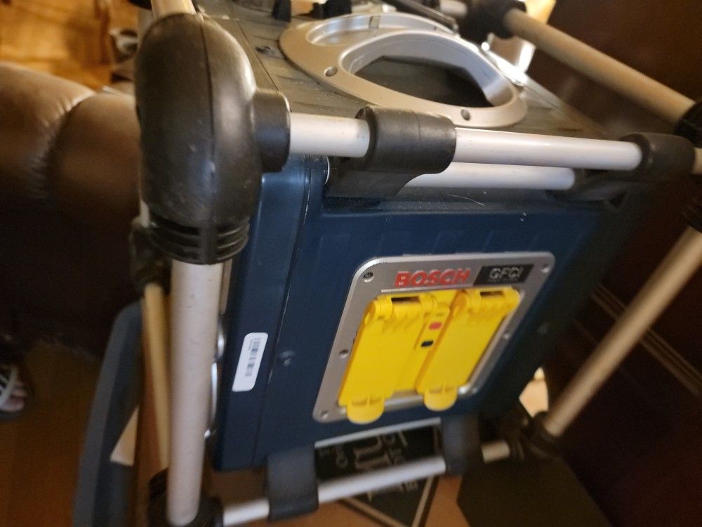 Bosch Jobsite Radio Cd Player 18v Charger Power Box