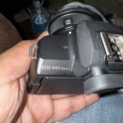 Canon Camera M50