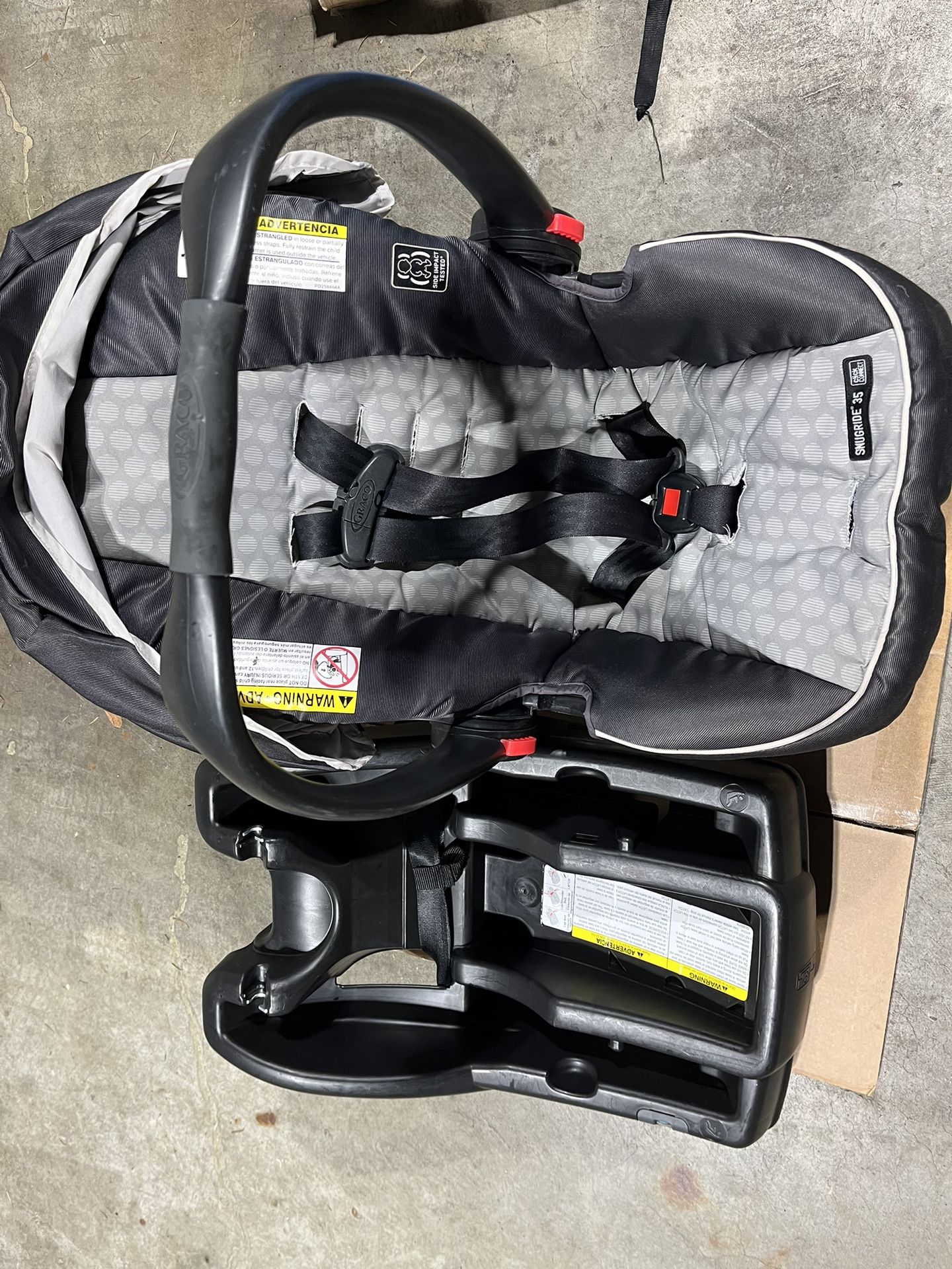 Graco click connect infant car seat with base (Des Moines)
