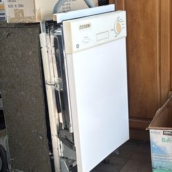 GE Apartment Size DISHWASHER-Like New!