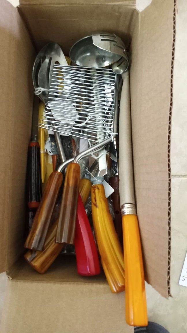 Bakelite Vintage Items, Diff.prices.