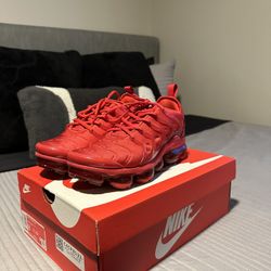 Vapor Max Plus/ University Red Size 8