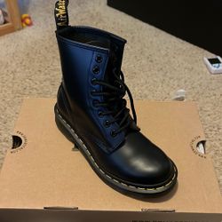 DR. MARTENS