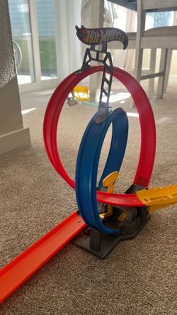 Hot Wheels Loop Track Set