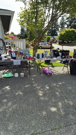 GARAGE SALE (Sat -Sun)