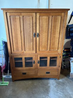 TV Cabinet/Armoire