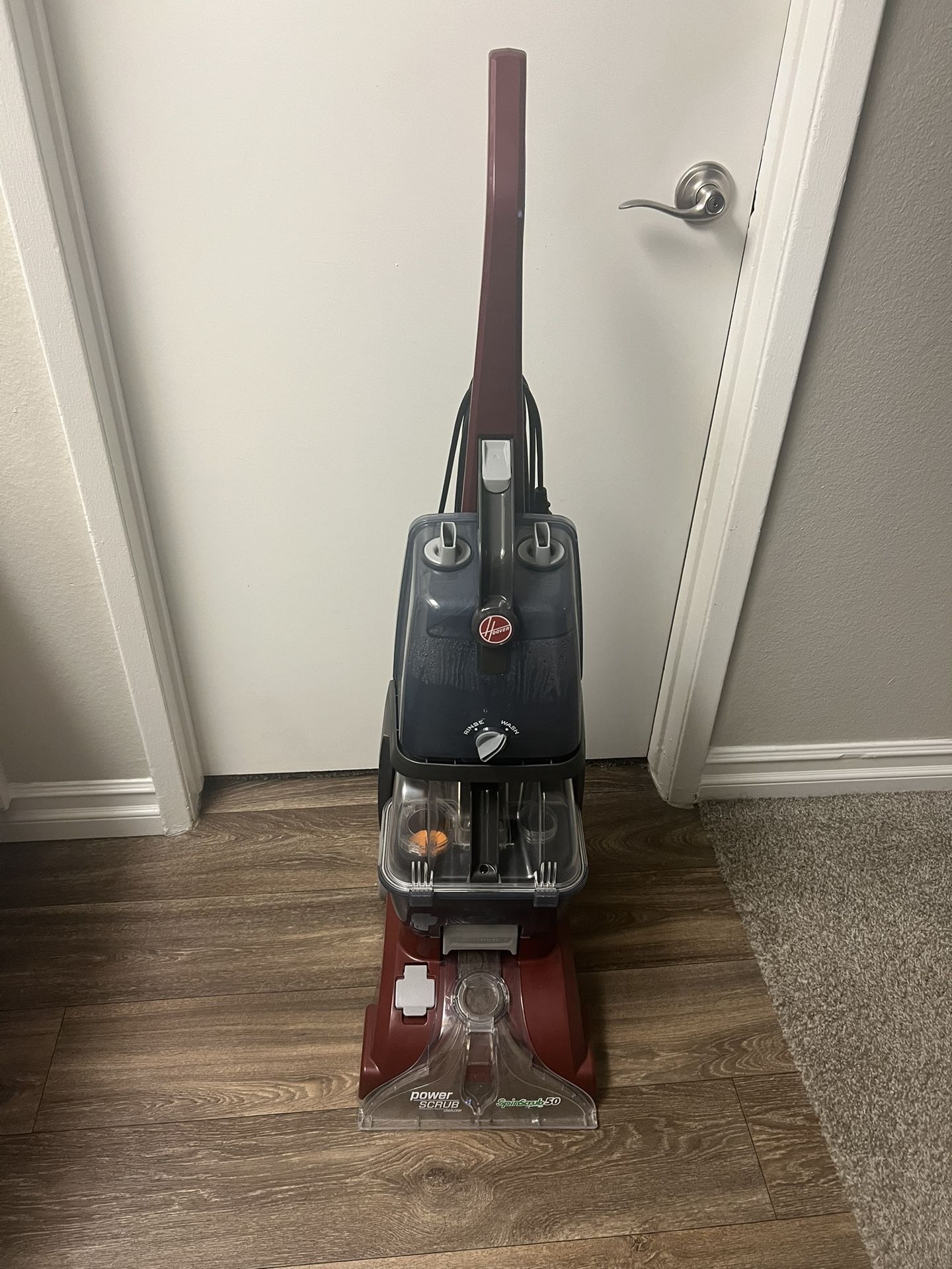 Hoover PowerScrub Deluxe Carpet Cleaner 