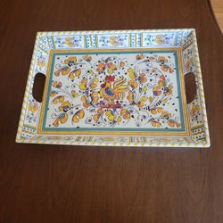 Le Cadeaux Melamine Rooster Serving Tray Platter Yellow with Handles 20" 
x 15" Vintage.  Height 2".
Perfect shape, like new. See the photos.
Weight o