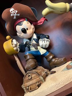 Pirates Of The Caribbean Big Fig Mickey 20” Working Lantern… Costa Alavezos Complete. Rare Figure 2 Pieces Mickey Comes Off Base.