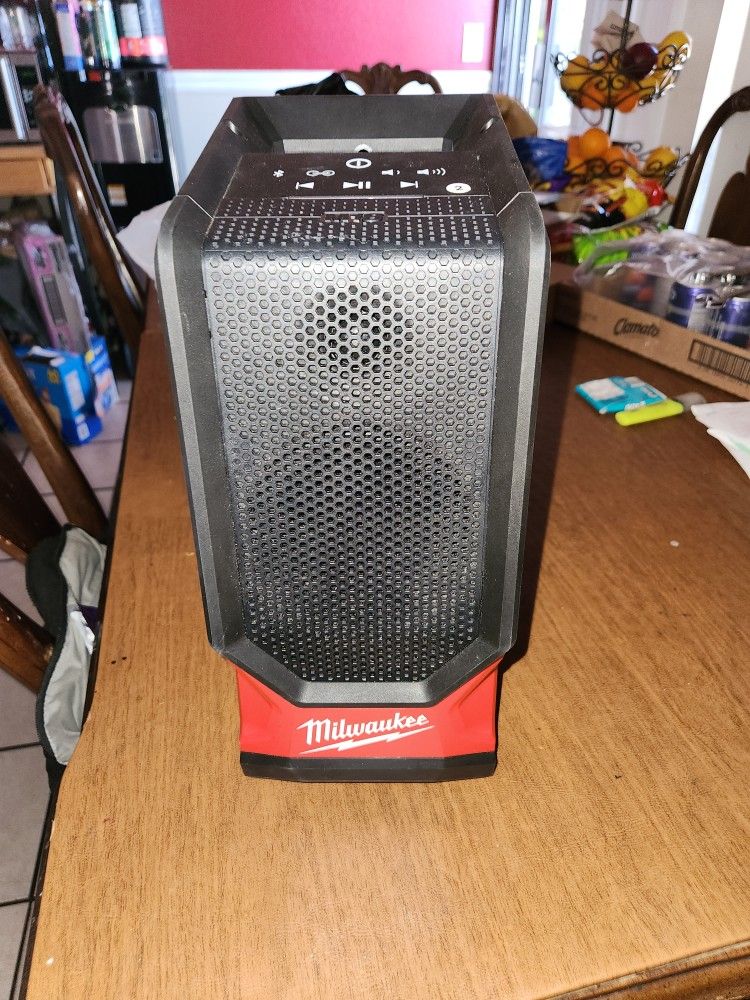 Milwaukee M18 Bluetooth Speaker Open Box. Tool-only. Firm Price/precio Firme🛑