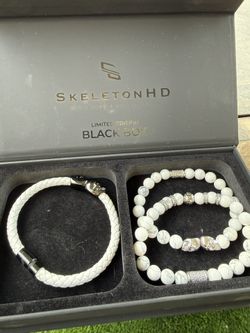 Limited Edition SkeletonHD Gift Set, White