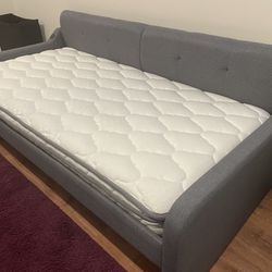 Twin Daybed w/ USB Charging Ports 