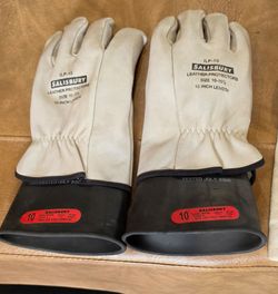 SALISBURY SIZE-10 Electrical Voltage Insulating Glove Kit Class 0 Rubber Leather