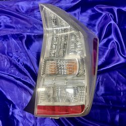 OEM Right Tail Light Assy TOYOTA PRIUS 10-11
