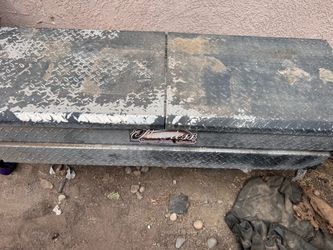Truck tool box