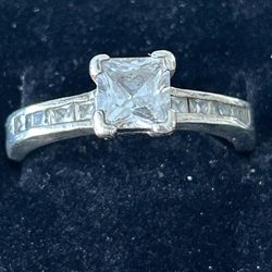 925 Sterling Silver Ring - size 8