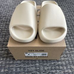 YEEZY SLIDES BONE