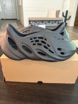 Yeezy onyx black foam runner
