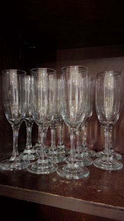 11 copas $12 dólares
