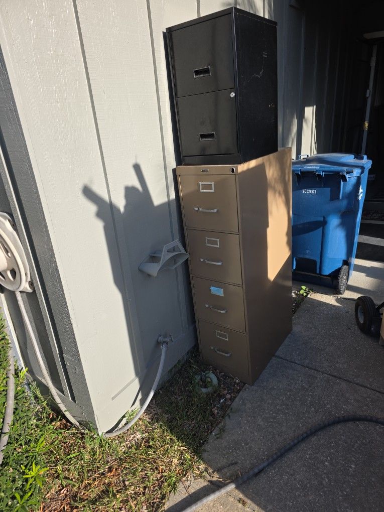 FREE PICKUP A 4 Drawer And A 2 Drawer Steel Cabinet