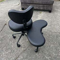 Ergonomic Criss Cross Leg Chair XL Piper song 