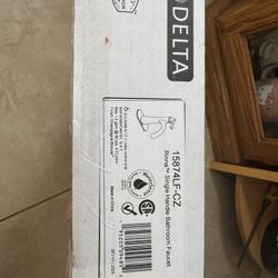 Delta Faucet Company Rinna collection bathroom