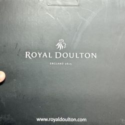 Royal Doulton 5 piece fine china set 