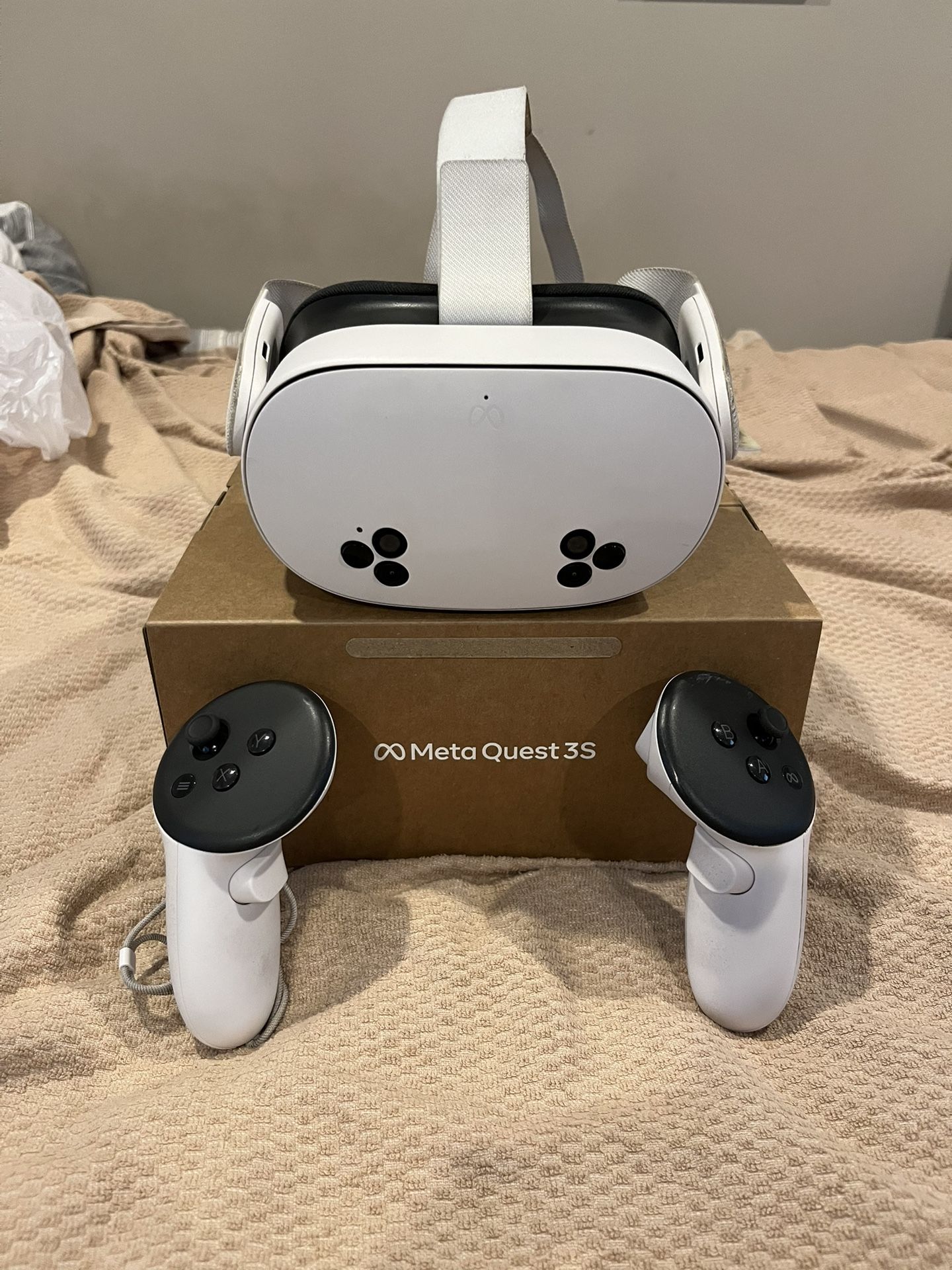 Meta Quest 3S VR Headset + Controllers