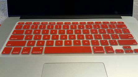 SUPER MINT MACBOOK PRO RETINA 15"