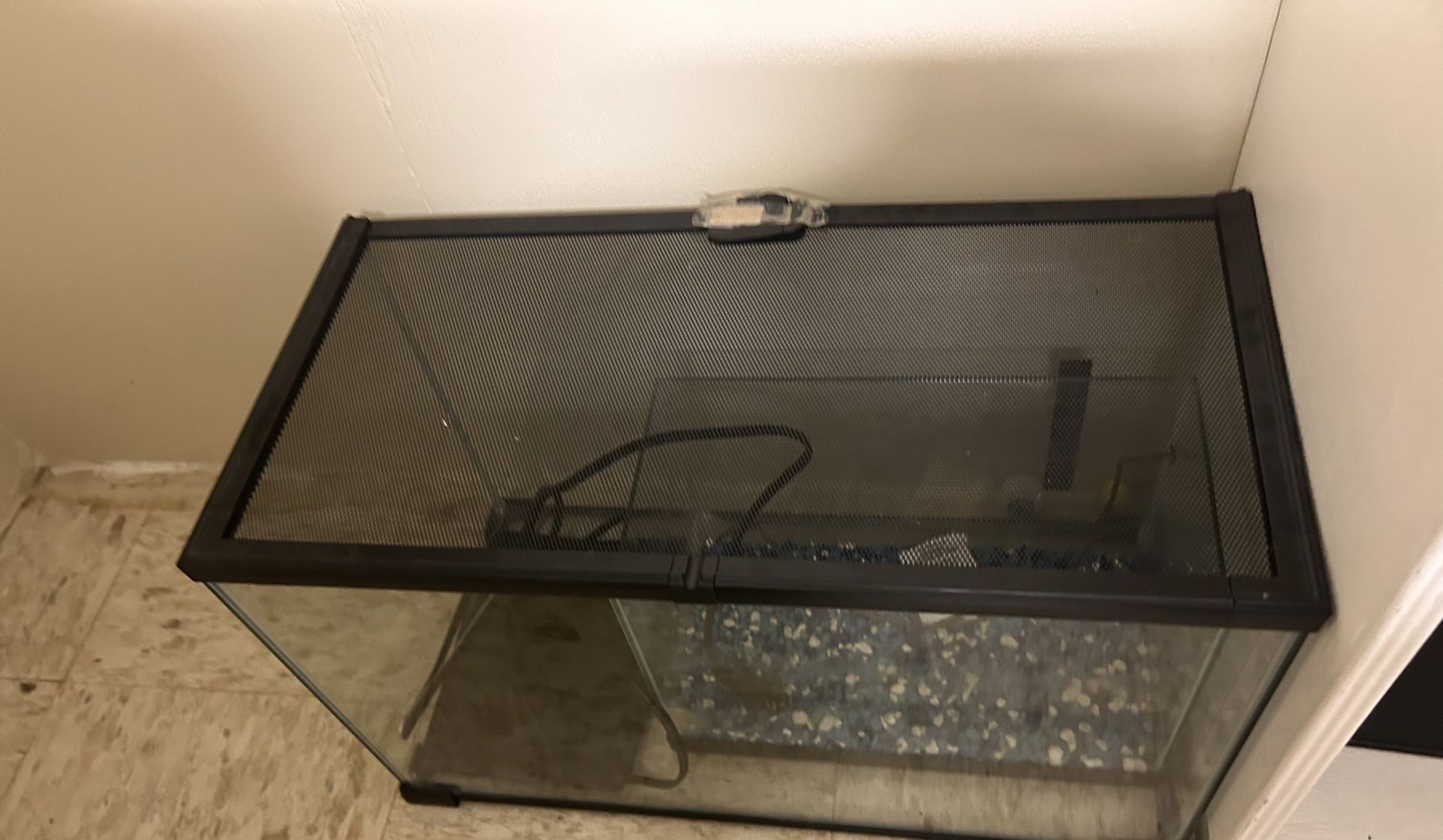 Fish Tank / Reptile Tank With Heating Pad