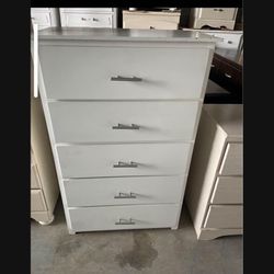 🌹BEAUTIFUL WHITE COLOR  DRESSERS AND CHESTS🌹