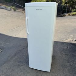 11 cubic upright freezer Free Local delivery/30 day warranty