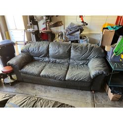 Couches   Free In Martinez Holiday Hills Dr. 