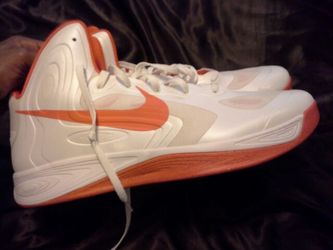 Size 18 nike hyperfuse new