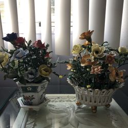 Decorated flowers with pots/crystal cup