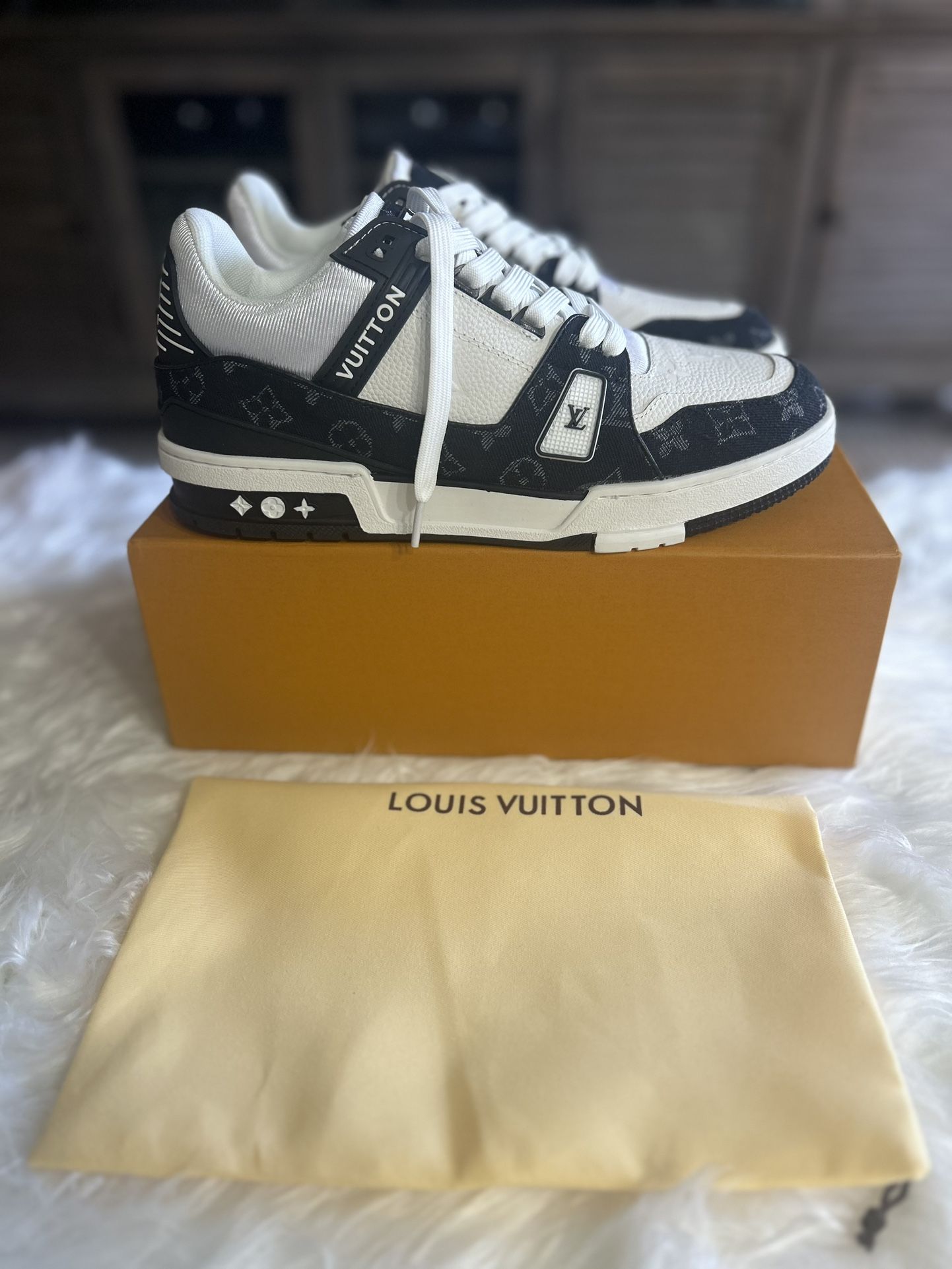 Men’s ⭐️Louis Vuitton⭐️ Black/White Trainers