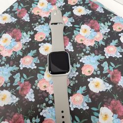 Apple - Watch Series 8 41mm GPS Silver Aluminum Premium Pre-Owned
