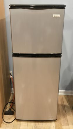 Magic Chef Mini-Fridge and Freezer (4.0cu ft)