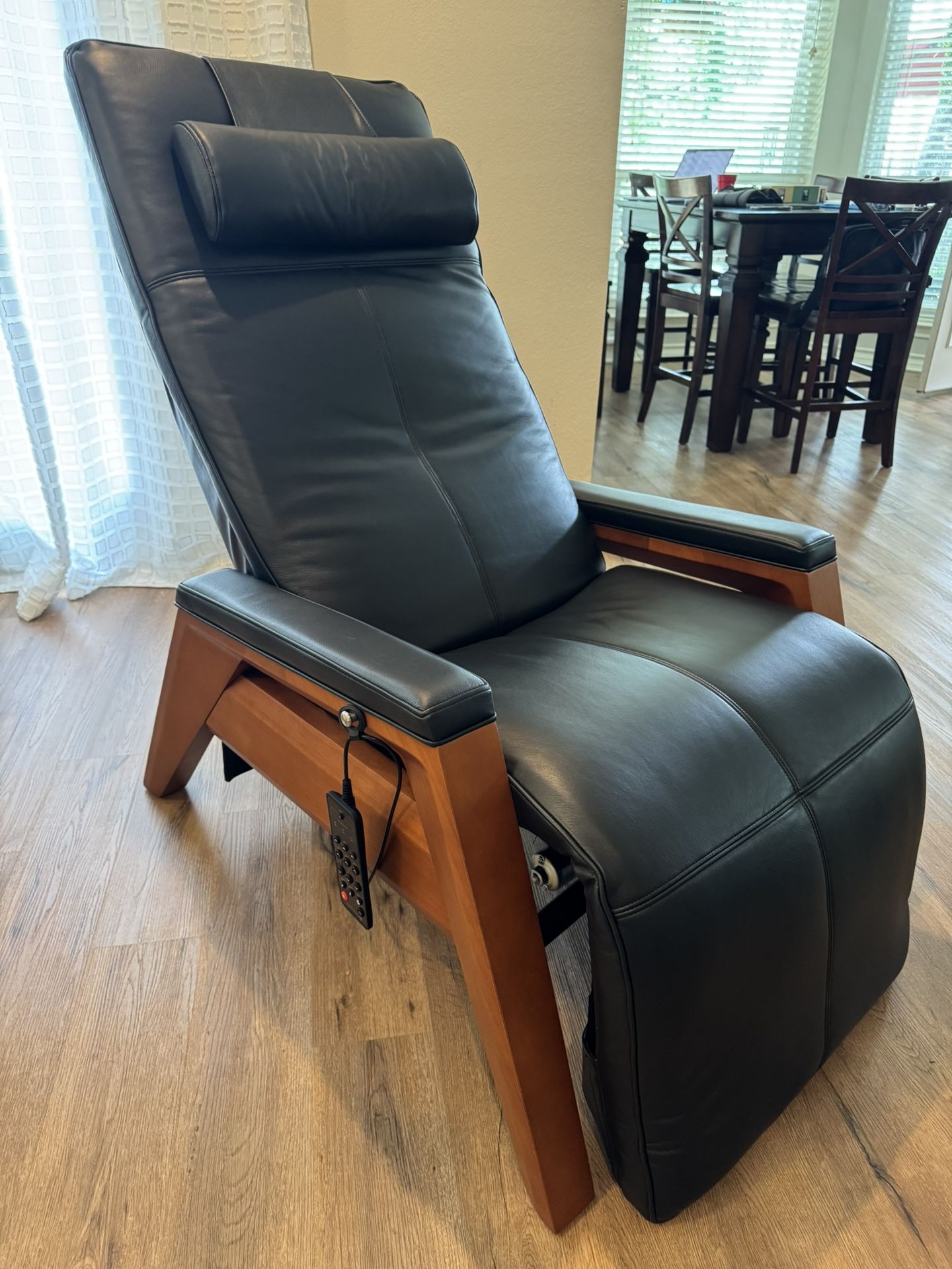 Gravis Zero Gravity Recliner With Air Massage And Heat