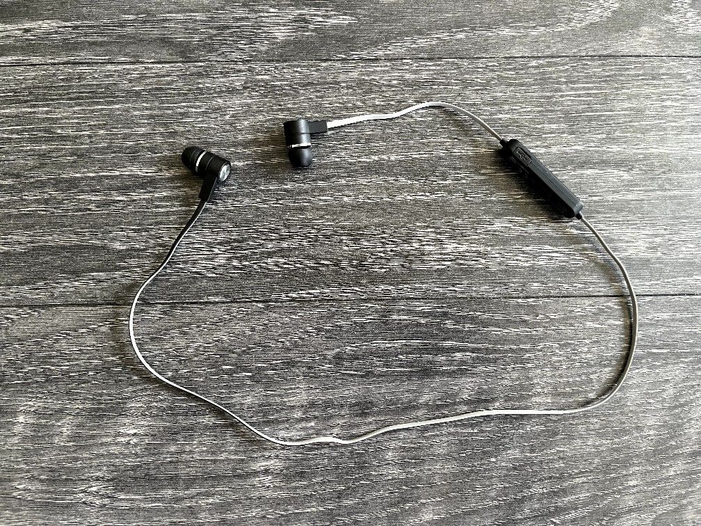 Maxell Earbuds Headphones Headset