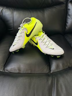 Soccer cleats