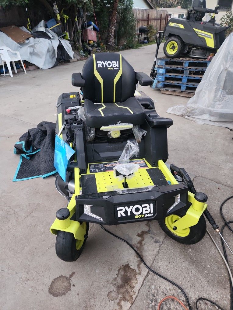 RYOBI
80V HP Brushless 42 in. Battery Cordless Zero Turn RYOBI
80V 42 in.MIS Battery Electric Cordless Zero Turn Riding Mower Tool Only No Batt No C